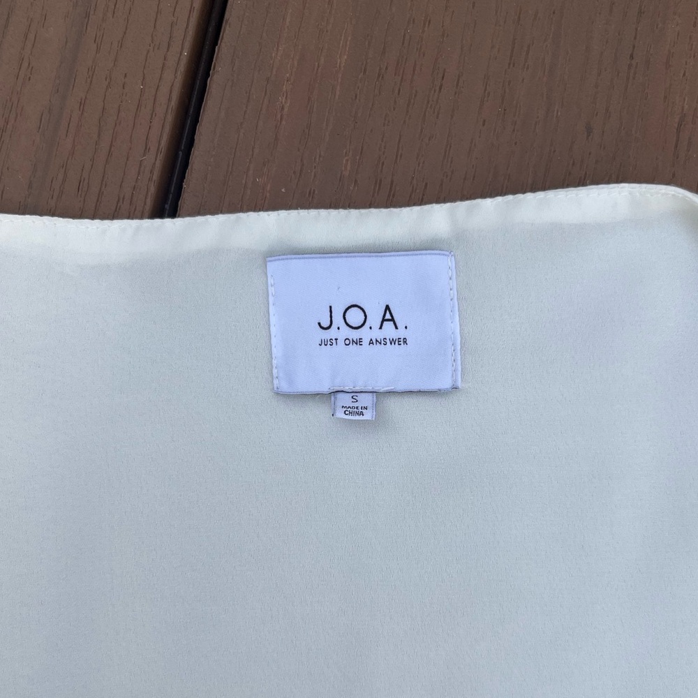 White blouse - Picture 4 of 6